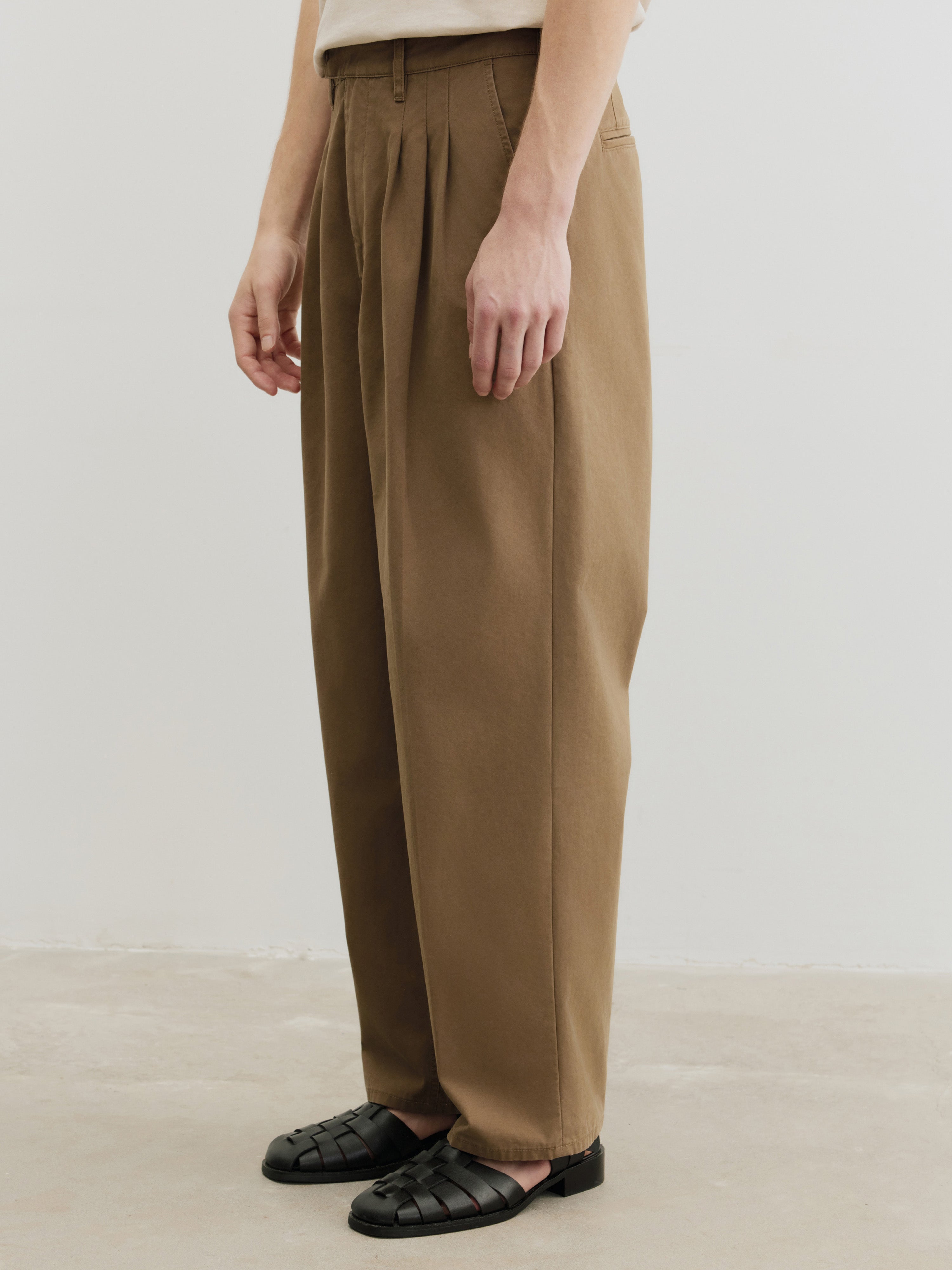 BEIGE THREE PLEAT TUCK PANTS – Fellas'tore